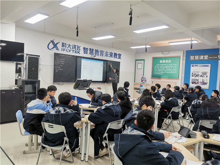 高二級(jí)部：同課異構(gòu)締結(jié)友誼、教研興校開拓天地(圖2)