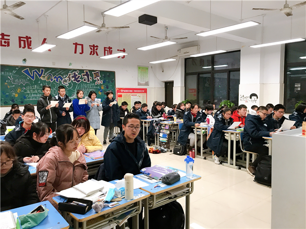 高一年級(jí):展合唱魅力  迎校園文化藝術(shù)節(jié)(圖2)