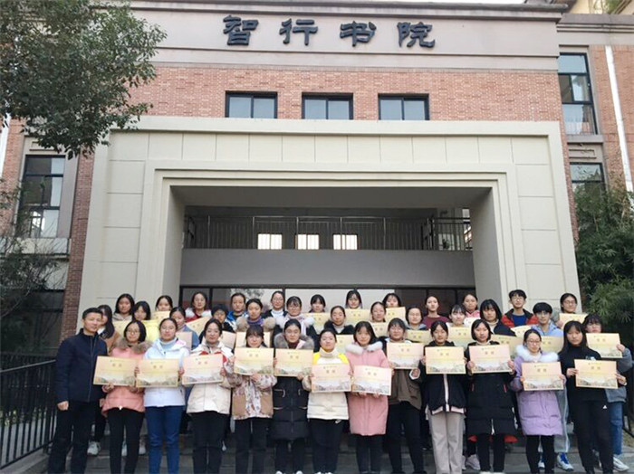 高三級(jí)部:亮筆記展學(xué)子風(fēng)采 賽學(xué)風(fēng)秀高三實(shí)力(圖3)