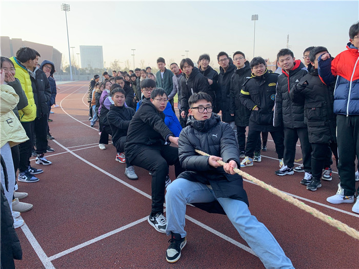 高三級(jí)部:凝心聚力拔河賽 辭舊迎新戰(zhàn)一模(圖2)