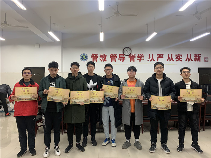 高三級(jí)部:凝心聚力拔河賽 辭舊迎新戰(zhàn)一模(圖3)