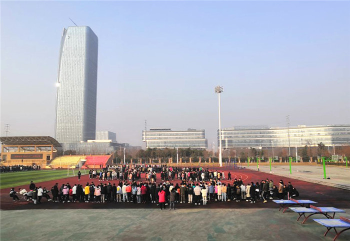 高三級(jí)部:凝心聚力拔河賽 辭舊迎新戰(zhàn)一模(圖4)