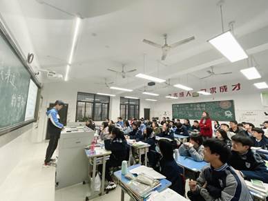 高一級部：三月春風(fēng)暖，雷鋒精神傳(圖1)