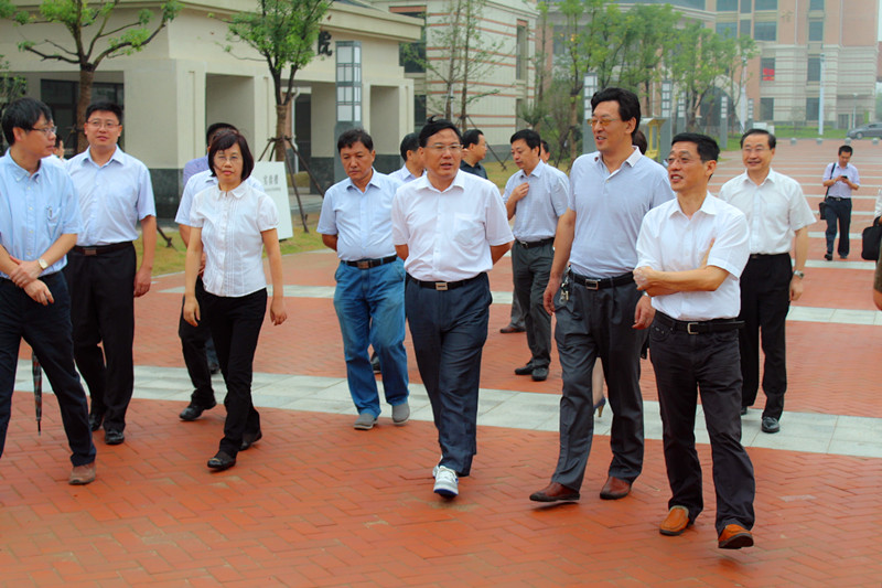 省委常委、市委書記吳存榮調(diào)研合肥七中新校(圖2)