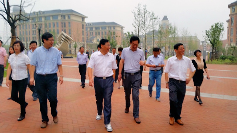 省委常委、市委書記吳存榮調(diào)研合肥七中新校(圖3)