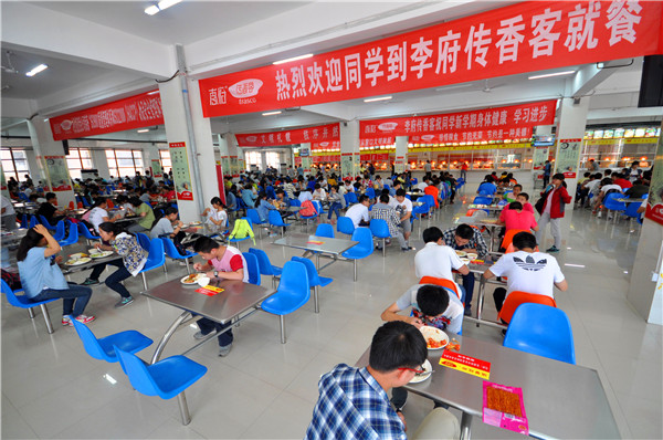 打造“陽(yáng)光廚房”，辦師生滿意食堂(圖2)