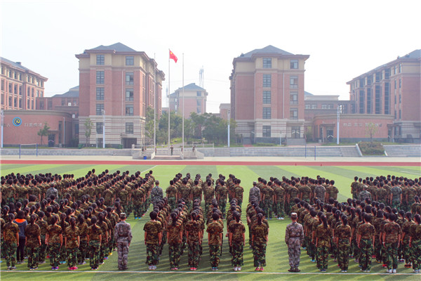軍訓(xùn)號(hào)角吹響 學(xué)子夢想起航(圖2)