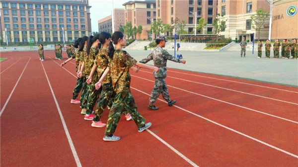 軍訓(xùn)號(hào)角吹響 學(xué)子夢想起航(圖7)