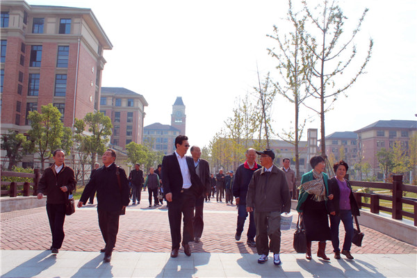 關(guān)心愛護(hù)老人，構(gòu)建和諧校園(圖8)