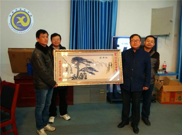 開放辦學(xué)汲經(jīng)驗(yàn) 謀求實(shí)效助高三(圖1)