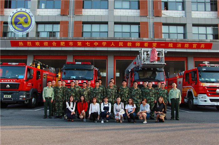  軍民魚(yú)水情，歡樂(lè)慶佳節(jié)(圖1)