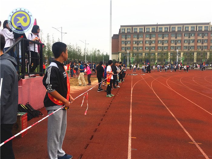 最是操場(chǎng)上的一抹紅(圖1)