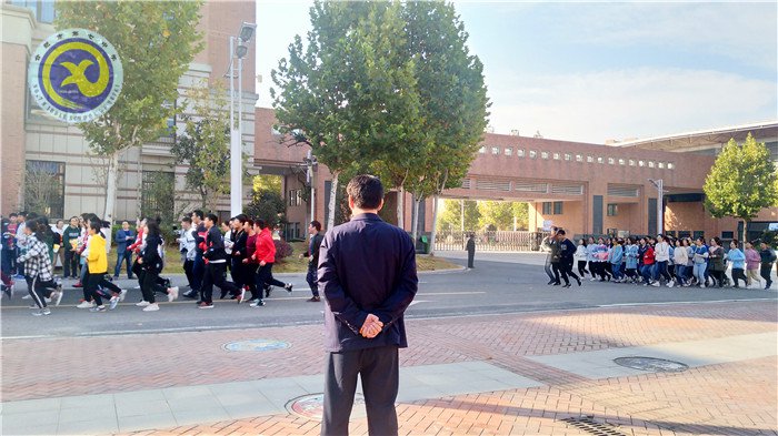 校長來到大課間 校園掀起運動潮(圖3)