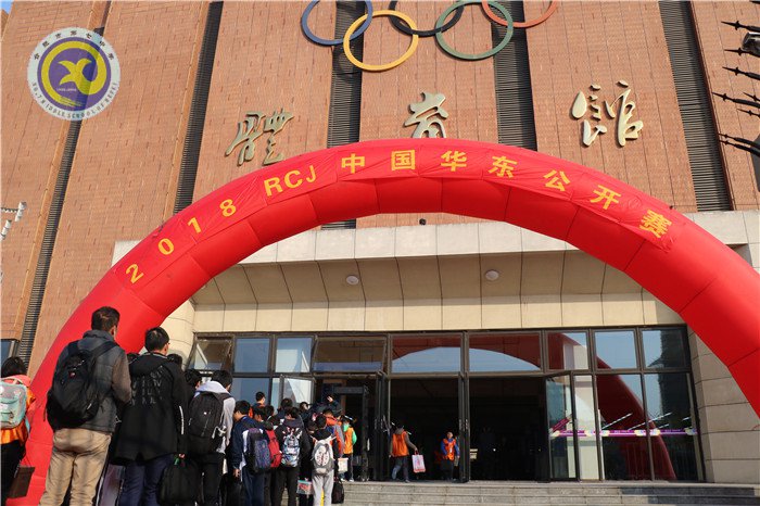 機器人角逐世界杯 青少年展示大風(fēng)采(圖1)