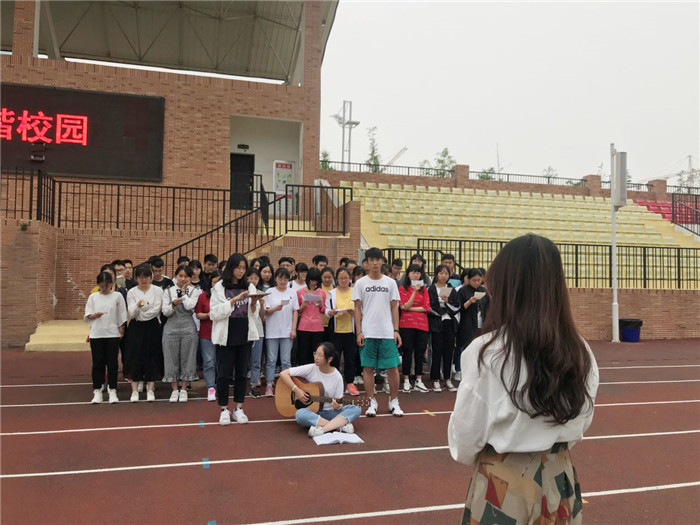 合作結(jié)對比拉歌 競爭比拼賽青春(圖3)