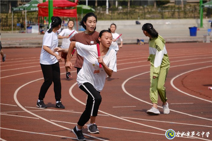 健身與運(yùn)動(dòng)同樂，學(xué)生與教師共歡(圖3)