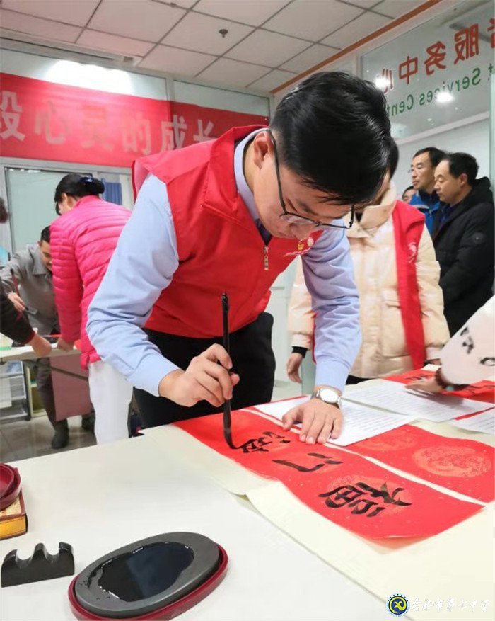 迎新春，賀新年，七中學(xué)子歡至科大附屬醫(yī)院寫春聯(lián)(圖2)