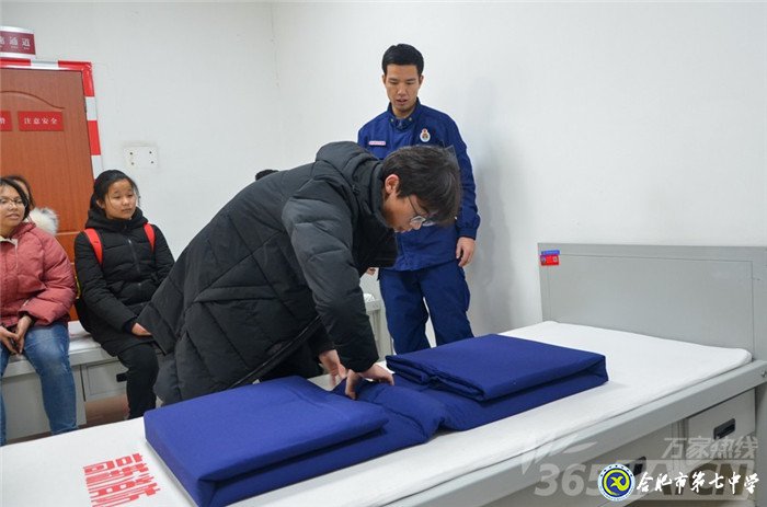 萬家熱線:平安度寒假 合肥七中學(xué)生零距離體驗(yàn)消防員生活(組圖)(圖12)