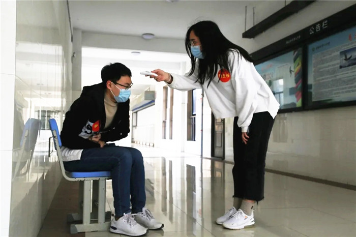 合肥七中舉行2020年春季開(kāi)學(xué)疫情防控應(yīng)急演練活動(dòng)(圖16)