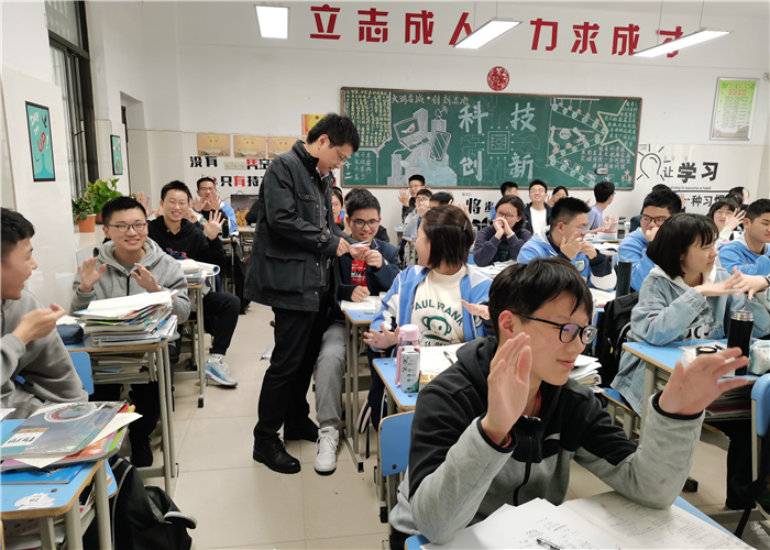 正校風(fēng)校紀  創(chuàng)和諧校園(圖1)