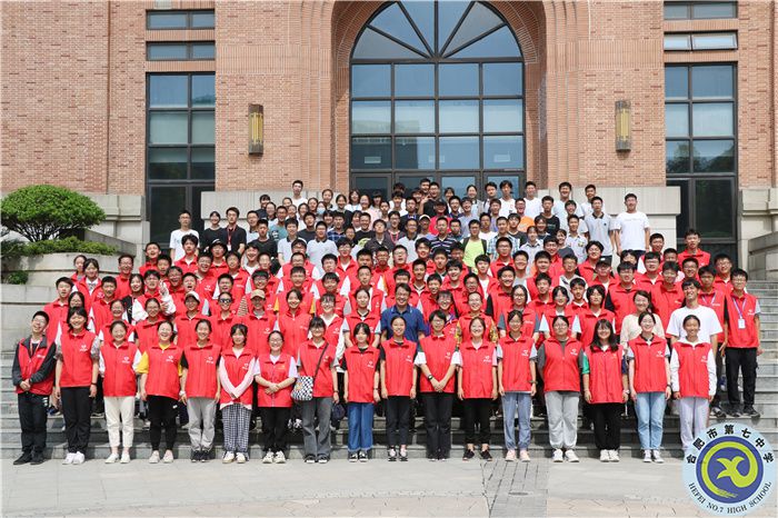 志愿者合影2.jpg 志愿者合影2.jpg