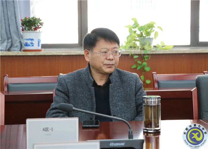 鄧校講話.jpg 鄧校講話.jpg