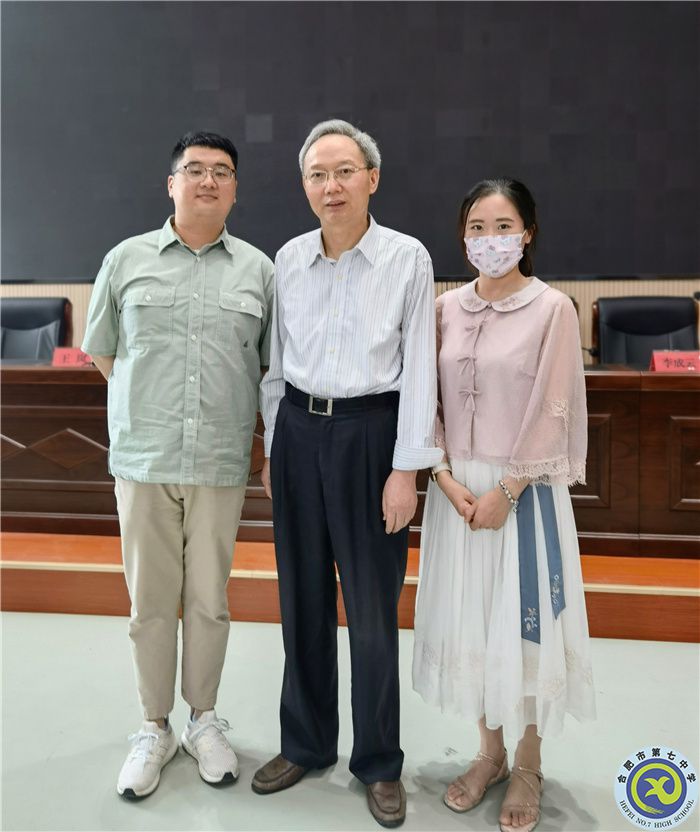 生物王辰一、楊子菡老師面向全市做成果分享2.jpg