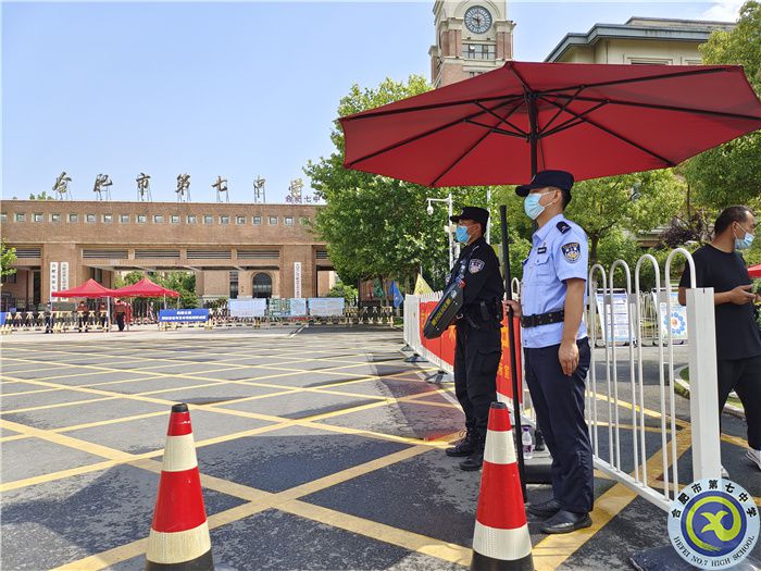 警察站崗.jpg 警察站崗.jpg