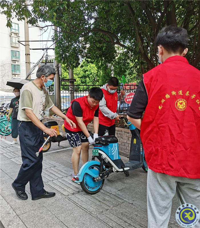 六班學(xué)子志愿忙，爭(zhēng)為社區(qū)添風(fēng)采(圖3)