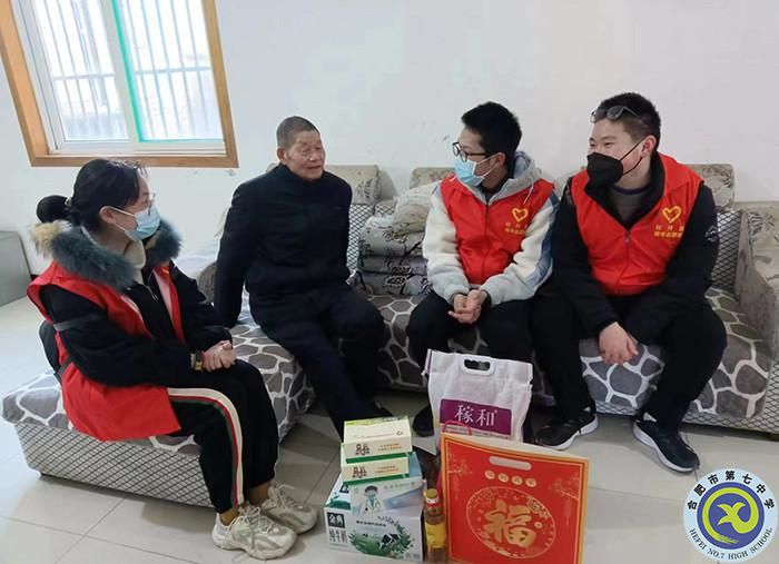 中國(guó)網(wǎng)、中安教育網(wǎng)：迎新春 送溫暖 合肥七中學(xué)子進(jìn)社區(qū)送關(guān)愛(圖1)