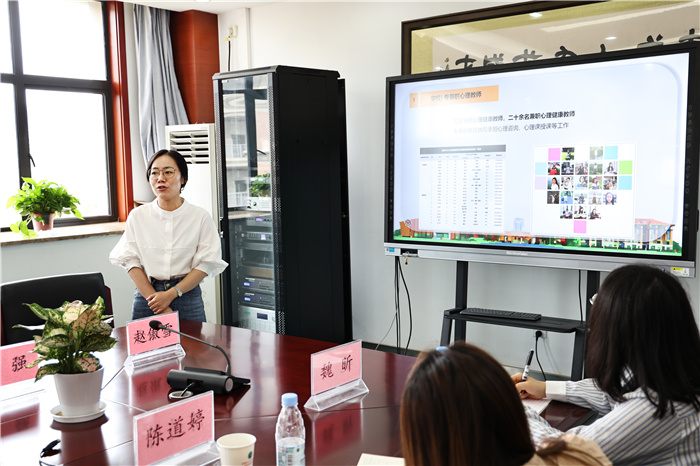 皖智教育集團考察團蒞臨合肥七中參觀考察(圖5) 皖智教育集團考察團蒞臨合肥七中參觀考察(圖5)