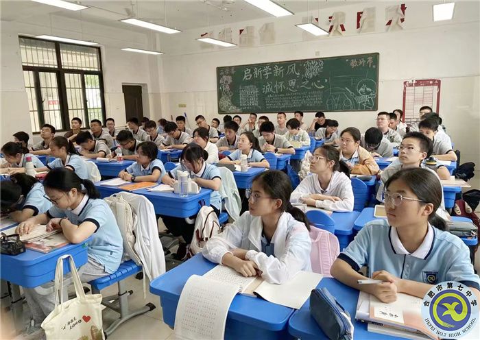 楊宇+高一(11)班.jpg 楊宇+高一(11)班.jpg