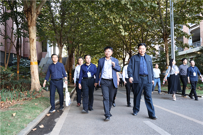 陜西省基礎教育信息化領導力培訓班一行蒞臨合肥七中參交流(圖2) 陜西省基礎教育信息化領導力培訓班一行蒞臨合肥七中參交流(圖2)