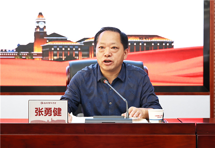 2023年合肥市普通高中教育質(zhì)量評(píng)價(jià)材料評(píng)審專家培訓(xùn)會(huì)在合肥七中召開(kāi)(圖2) 2023年合肥市普通高中教育質(zhì)量評(píng)價(jià)材料評(píng)審專家培訓(xùn)會(huì)在合肥七中召開(kāi)(圖2)