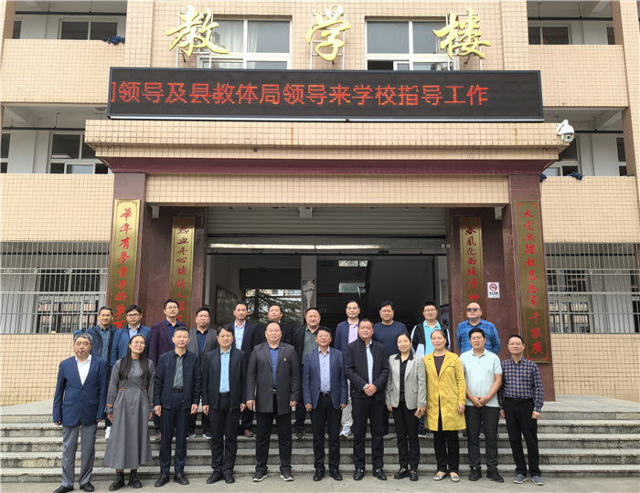 合影.jpg 合影.jpg