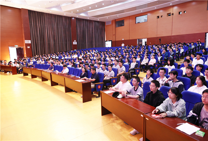 合肥七中2023級高一年級第二學期期中考試表彰大會(圖6) 合肥七中2023級高一年級第二學期期中考試表彰大會(圖6)