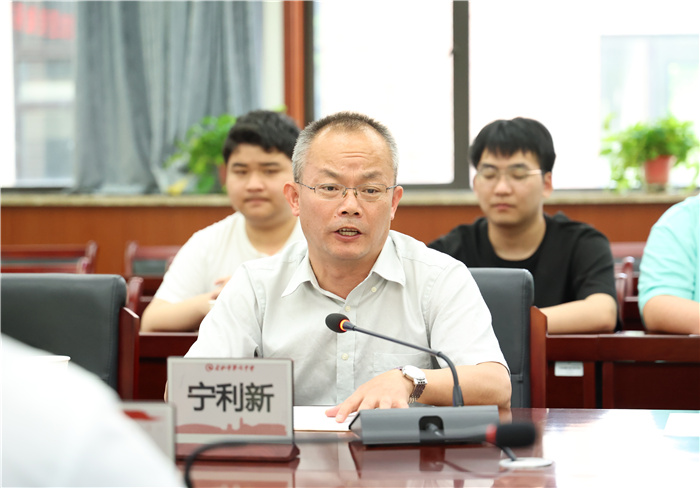 再獲高?！斑M一步”認可！安徽師范大學向合肥七中授牌“優(yōu)質生源基地”(圖3)