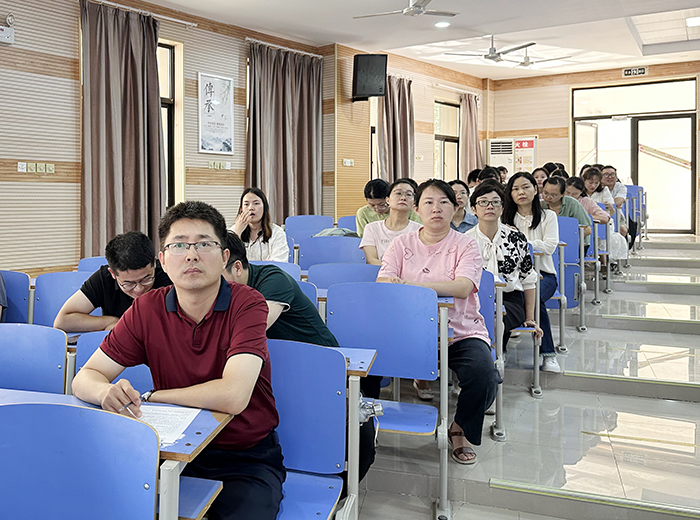 合肥七中高一年級召開全體教師會(圖4) 合肥七中高一年級召開全體教師會(圖4)