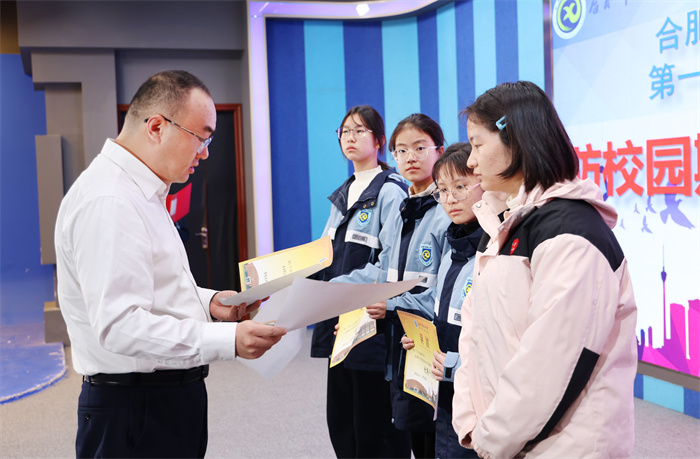 合肥七中舉行2024-2025學(xué)年第一學(xué)期第十一次升旗儀式(圖6) 合肥七中舉行2024-2025學(xué)年第一學(xué)期第十一次升旗儀式(圖6)