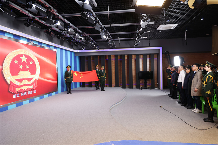 合肥七中舉行2024-2025學(xué)年第一學(xué)期第十一次升旗儀式(圖1) 合肥七中舉行2024-2025學(xué)年第一學(xué)期第十一次升旗儀式(圖1)