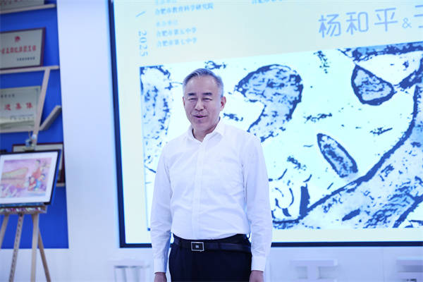 “等待花開——楊和平、于澎版畫作品巡展”在合肥七中盛大開幕(圖4)
