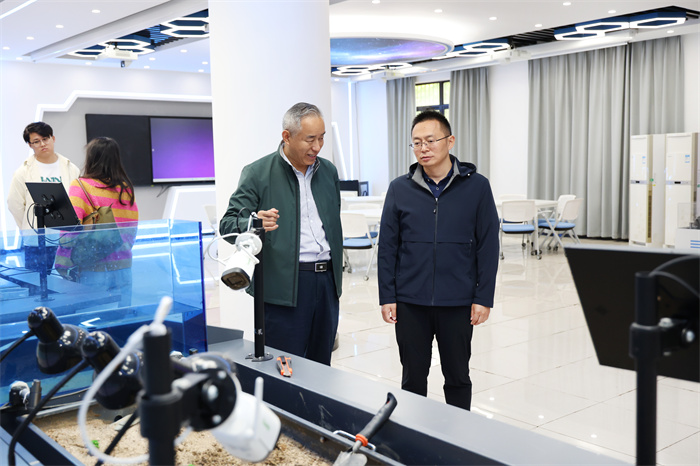 中科大附中實驗學校一行蒞臨合肥七中考察交流(圖2)
