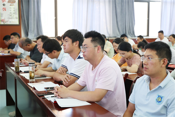 合肥七中召開全體黨員大會暨深入貫徹中央八項規(guī)定精神學習教育講座(圖2)