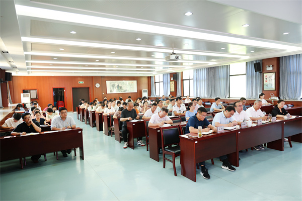 合肥七中召開全體黨員大會暨深入貫徹中央八項規(guī)定精神學習教育講座(圖4)