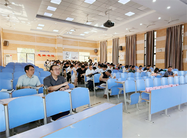 合肥七中高三年級召開新學期全體教師會(圖1)