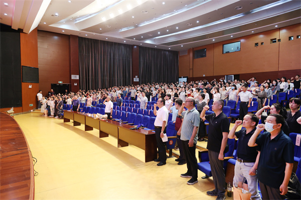 合肥七中召開2024-2025學年第二學期期末全體教職工大會(圖5)