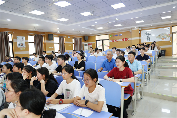 合肥七中教師節(jié)主題班會溫情落幕(圖1)