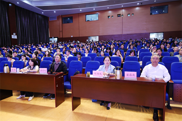 合肥市2026屆高三語文復(fù)習(xí)研討會(huì)在合肥七中成功舉辦(圖2)