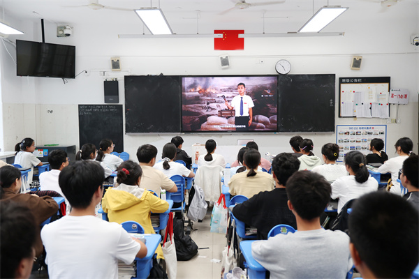 合肥七中“王慶平班”成功舉辦“學(xué)習(xí)王慶平烈士精神”主題班會(huì)(圖3)
