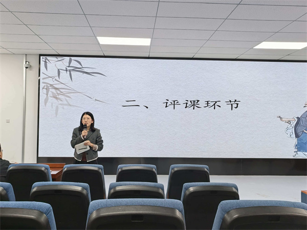 合肥五中李曉梅評(píng)課.jpg 合肥五中李曉梅評(píng)課.jpg